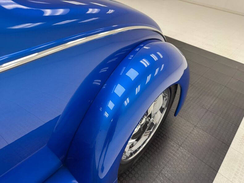 1937 Ford Deluxe