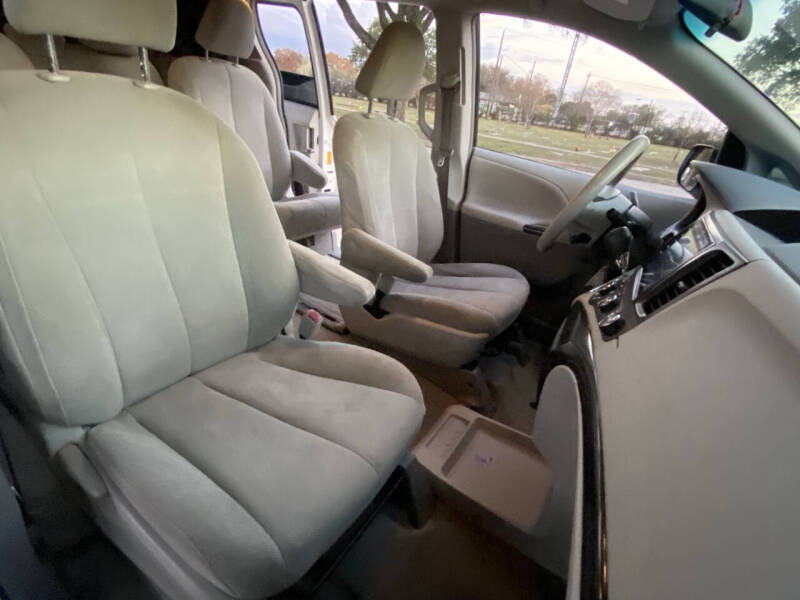 2014 Toyota Sienna L 7-Passenger