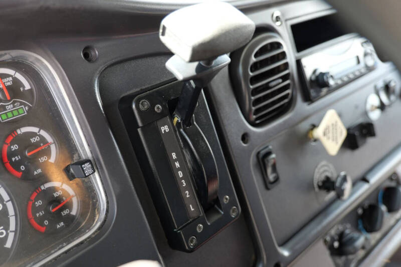 2014 Freightliner M2 106