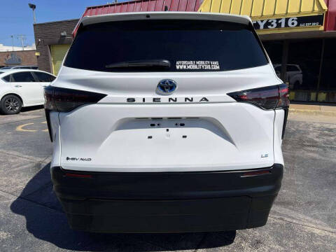 2025 Toyota Sienna LE 8-Passenger