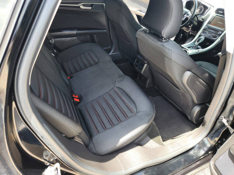 2016 Ford Fusion SE
