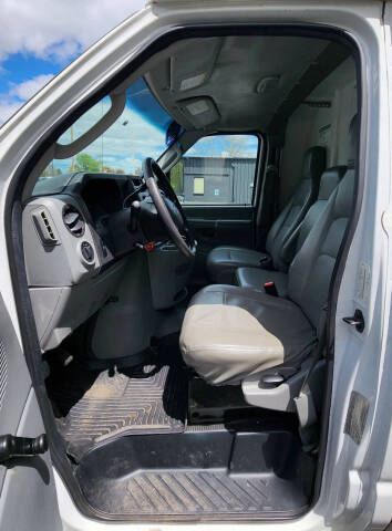 2011 Ford E-Series E-450 SD