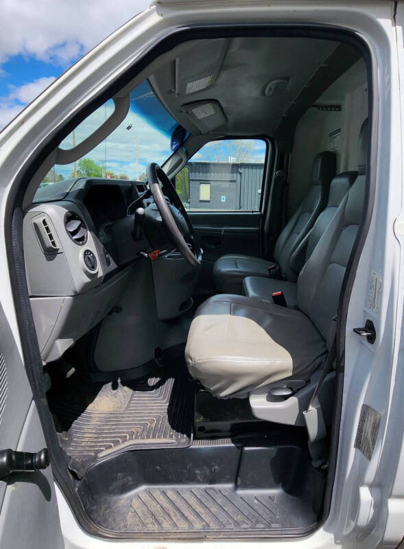 2011 Ford E-Series E-450 SD