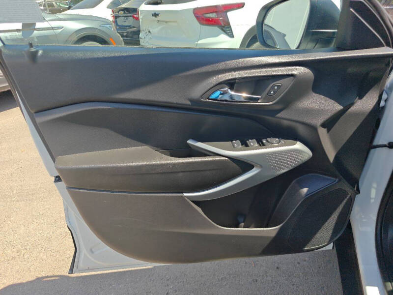 2025 Chevrolet Trax LS