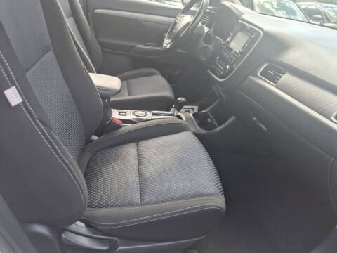2016 Mitsubishi Outlander SE