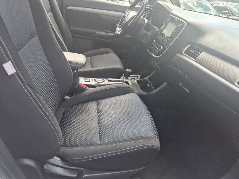 2016 Mitsubishi Outlander SE