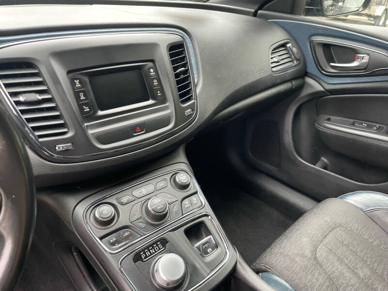 2015 Chrysler 200 S