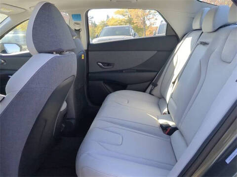 2025 Hyundai Elantra Hybrid Limited