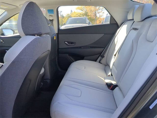 2025 Hyundai Elantra Hybrid Limited