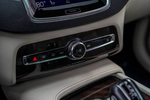 2018 Volvo XC90 T6 Momentum