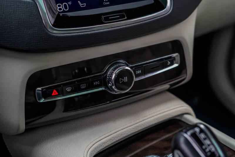 2018 Volvo XC90 T6 Momentum