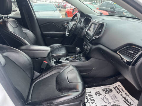 2019 Jeep Cherokee Latitude Plus