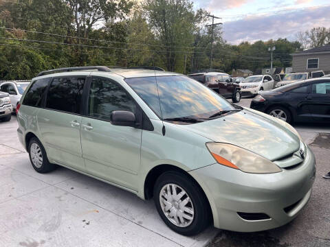 2007 Toyota Seinna for sale at Tiger Auto Sales in Columbus OH