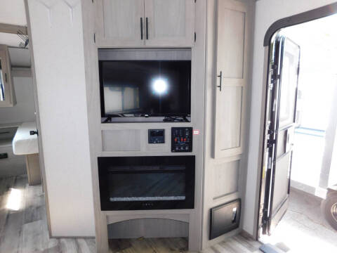 2023 Coleman Lantern 337 BH