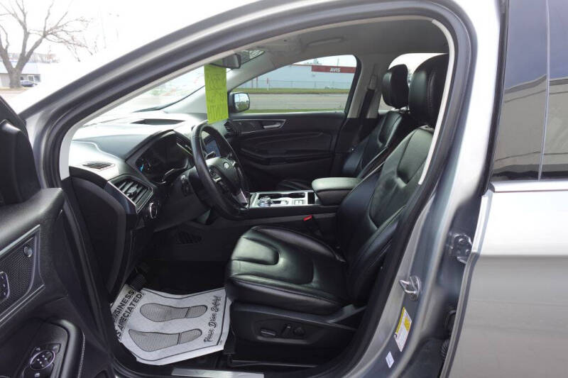 2022 Ford Edge Titanium