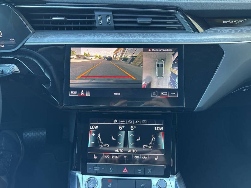 2021 Audi e-tron quattro Premium