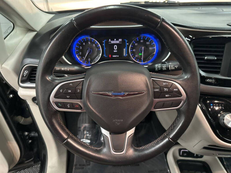 2017 Chrysler Pacifica Touring-L
