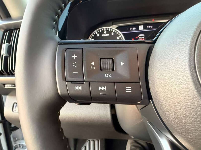 2025 Nissan Pathfinder SL