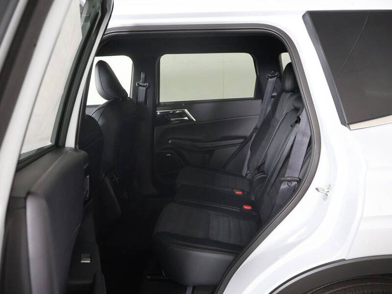 2026 Mitsubishi Outlander LE