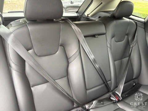 2025 Volvo XC60 B5 Core Dark Theme
