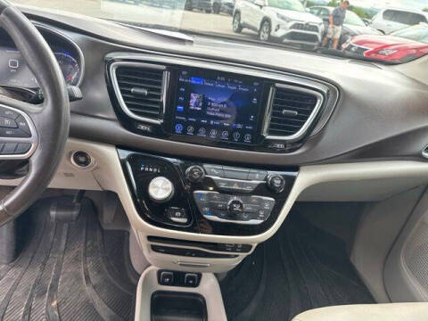 2017 Chrysler Pacifica Touring-L Plus