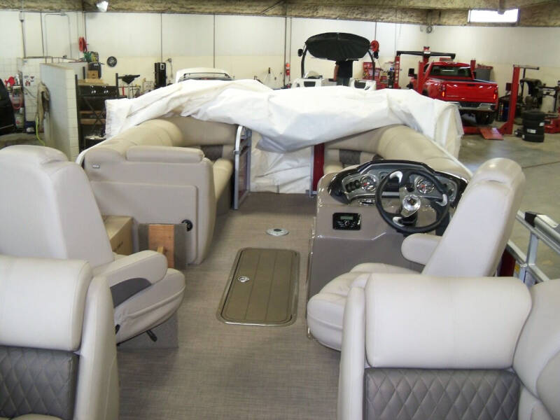 2023 Sun Tracker Party Barge 22 XP3