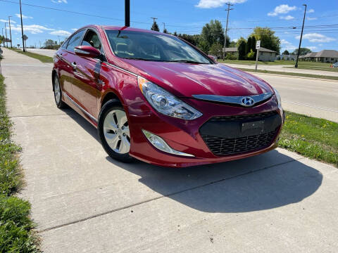 2013 Hyundai Sonata Hybrid for sale at Wyss Auto in Oak Creek WI