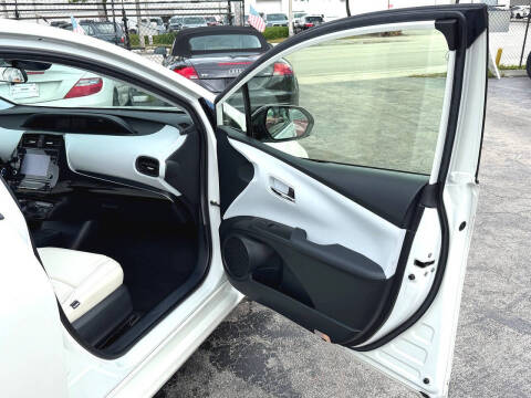 2020 Toyota Prius LE