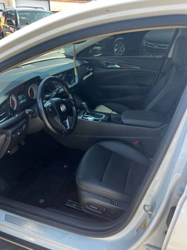 2018 Buick Regal Sportback Essence