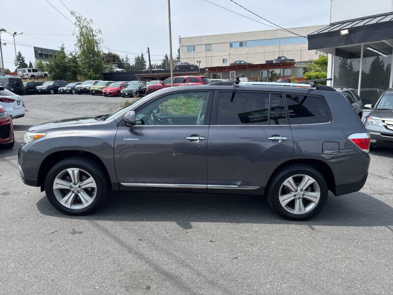 Used 2013 Toyota Highlander Limited with VIN 5TDDK3EH6DS182768 for sale in Edmonds, WA