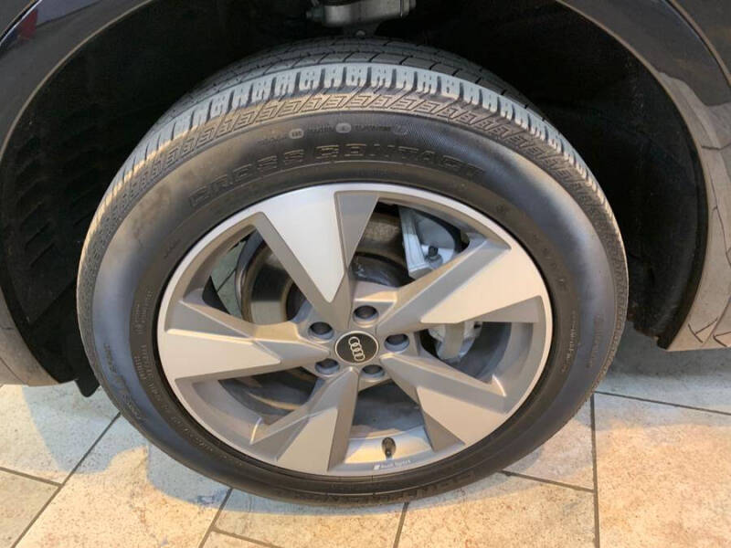 2023 Audi Q5 quattro Premium 40 TFSI