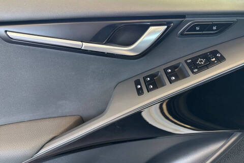 2025 Kia Niro SX