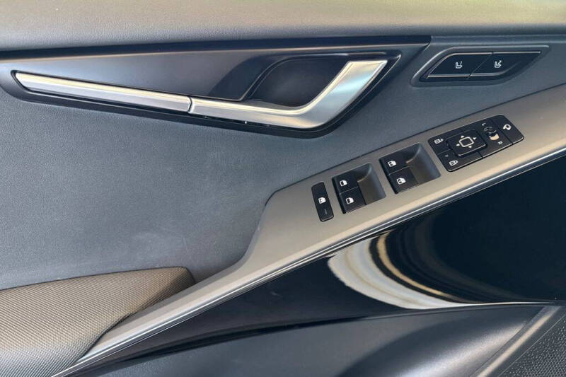 2025 Kia Niro SX