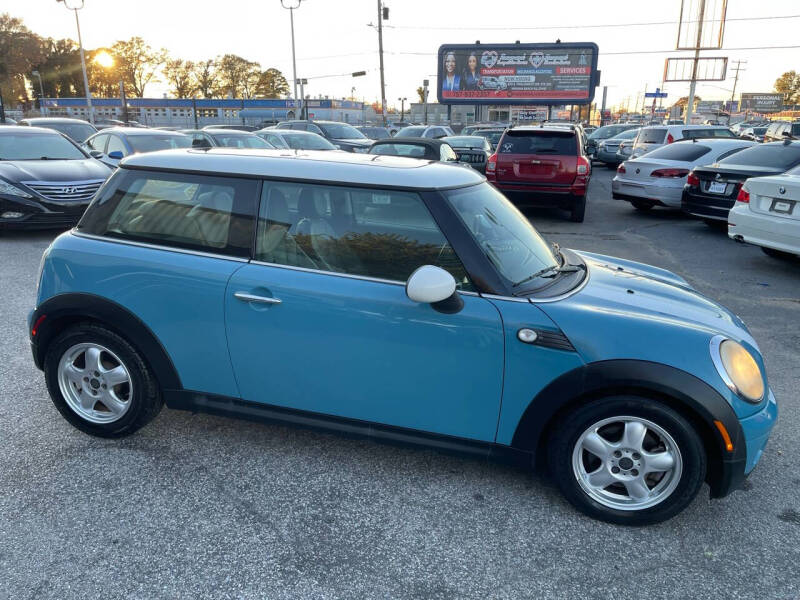 2010 MINI Cooper Base photo 5