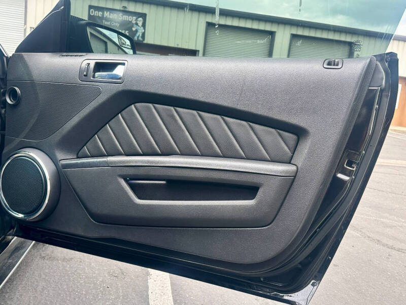 2014 Ford Mustang V6 Premium - Photo 15