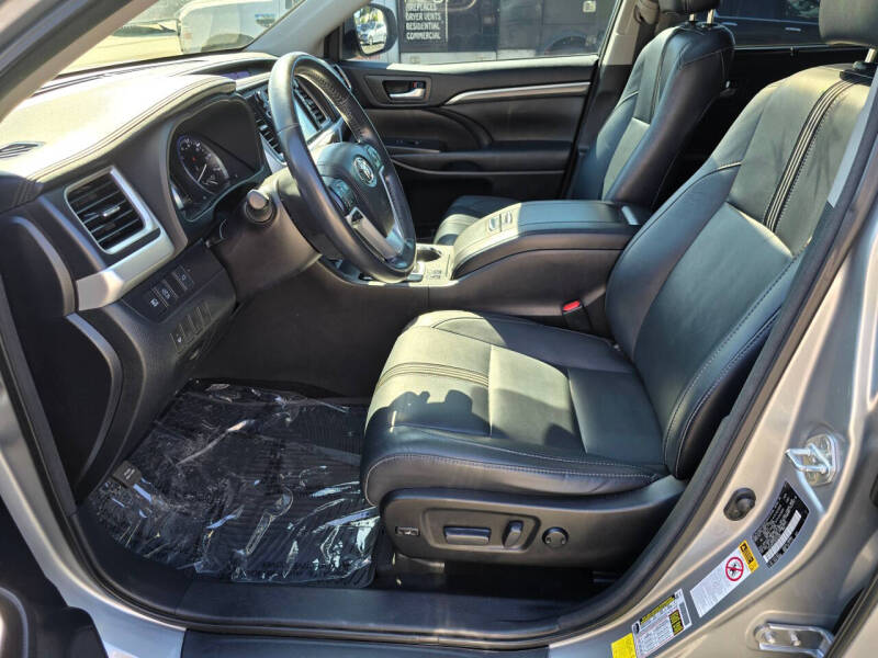 2017 Toyota Highlander SE