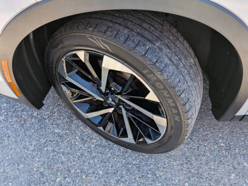 2022 Mitsubishi Outlander ES