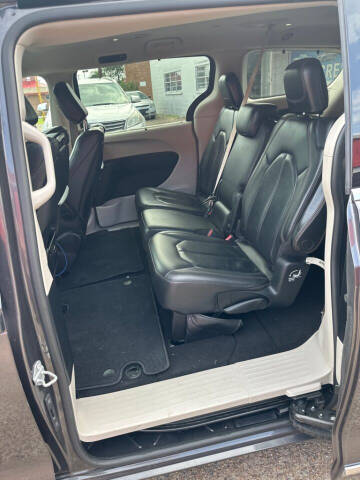 2017 Chrysler Pacifica Touring-L Plus