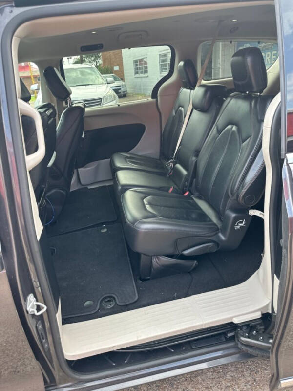 2017 Chrysler Pacifica Touring-L Plus