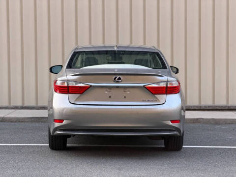 2015 Lexus ES 300h