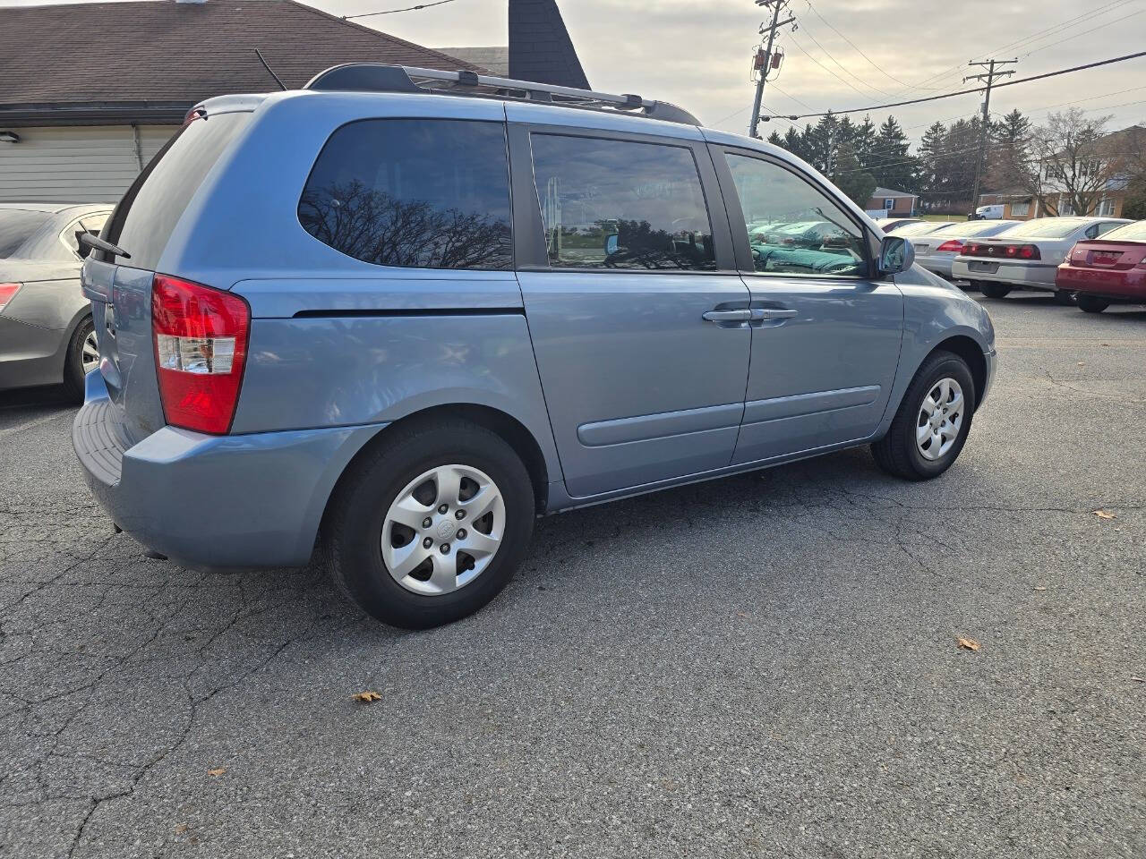 2008 Kia Sedona for sale at QUEENSGATE AUTO SALES in York, PA