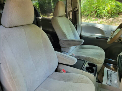 2012 Toyota Sienna LE 7-Passenger Auto Access Seat
