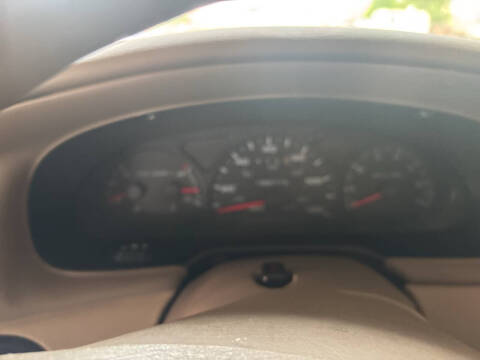 2003 Ford Taurus SE