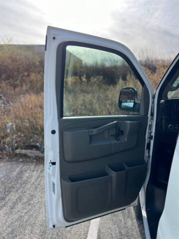 2023 GMC Savana 2500