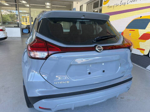 2021 Nissan Kicks SR
