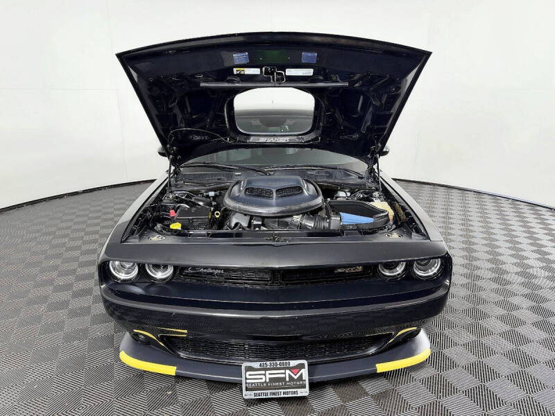2016 Dodge Challenger 392 HEMI Scat Pack Shaker