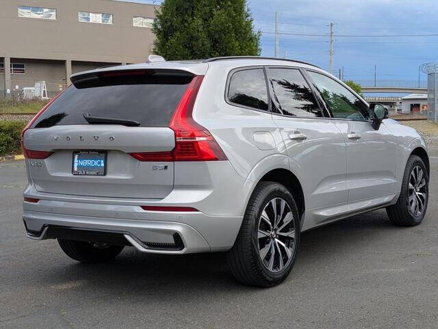 2025 Volvo XC60 B5 Core Dark Theme