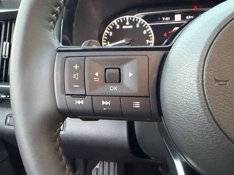 2025 Nissan Pathfinder SL