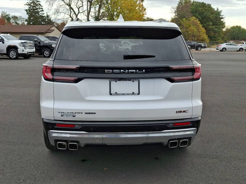 2024 GMC Acadia Denali