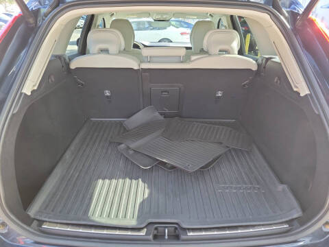 2023 Volvo XC60 B5 Plus Bright Theme